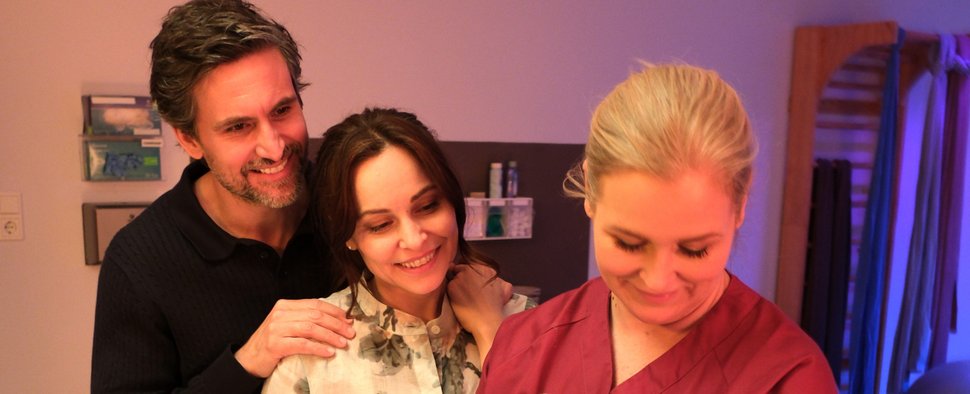 Lena Lorenz (Judith Hoersch, r.) mit dem Paar Jan (Tom Beck) und Katina Wolff (Mina Tander) – Bild: ZDF/Jacqueline Krause-Burberg