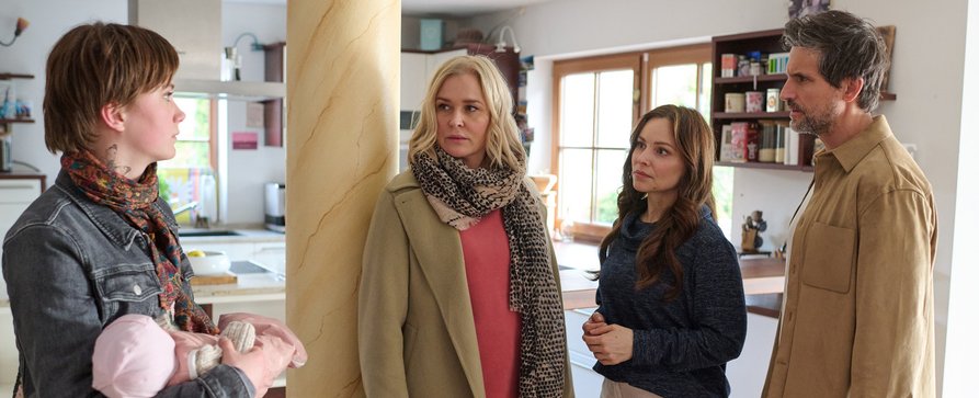 „Lena Lorenz“: Diese prominenten Gaststars spielen in der neuen Staffel mit – ZDF-Heimatreihe mit Judith Hoersch kehrt mit sechs neuen Folgen zurück – Bild: ZDF/​Walter Wehner