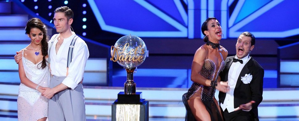 So sehen Sieger aus: Manuel Cortez und Melissa Ortiz-Gomez gewinnen das „Let’s Dance“-Finale. – Bild: RTL/Stefan Gregorowius So sehen Sieger aus: Manuel Cortez und Melissa Ortiz-Gomez gewinnen das „Let’s Dance“-Finale. – Bild: RTL/Stefan Gregorowius
