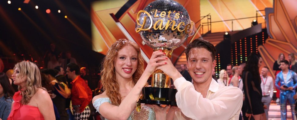 Die Gewinner von „Let’s Dance“ 2023: Anna Ermakova und Valentin Lusin – Bild: RTL/Frank W. Hempel