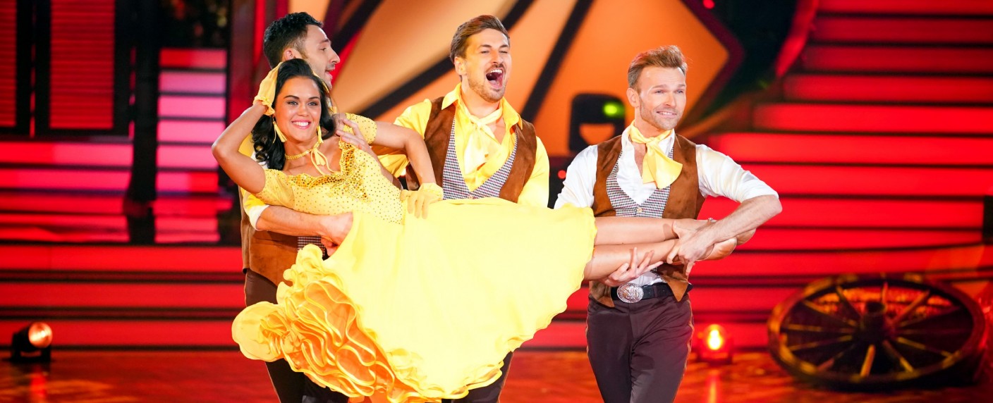 Quoten: „Let’s Dance“ weist Joko und Klaas in die Schranken – ZDF siegt mit „Der Staatsanwalt“ und „SOKO Leipzig“ – Bild: TVNOW/​Stefan Gregorowius