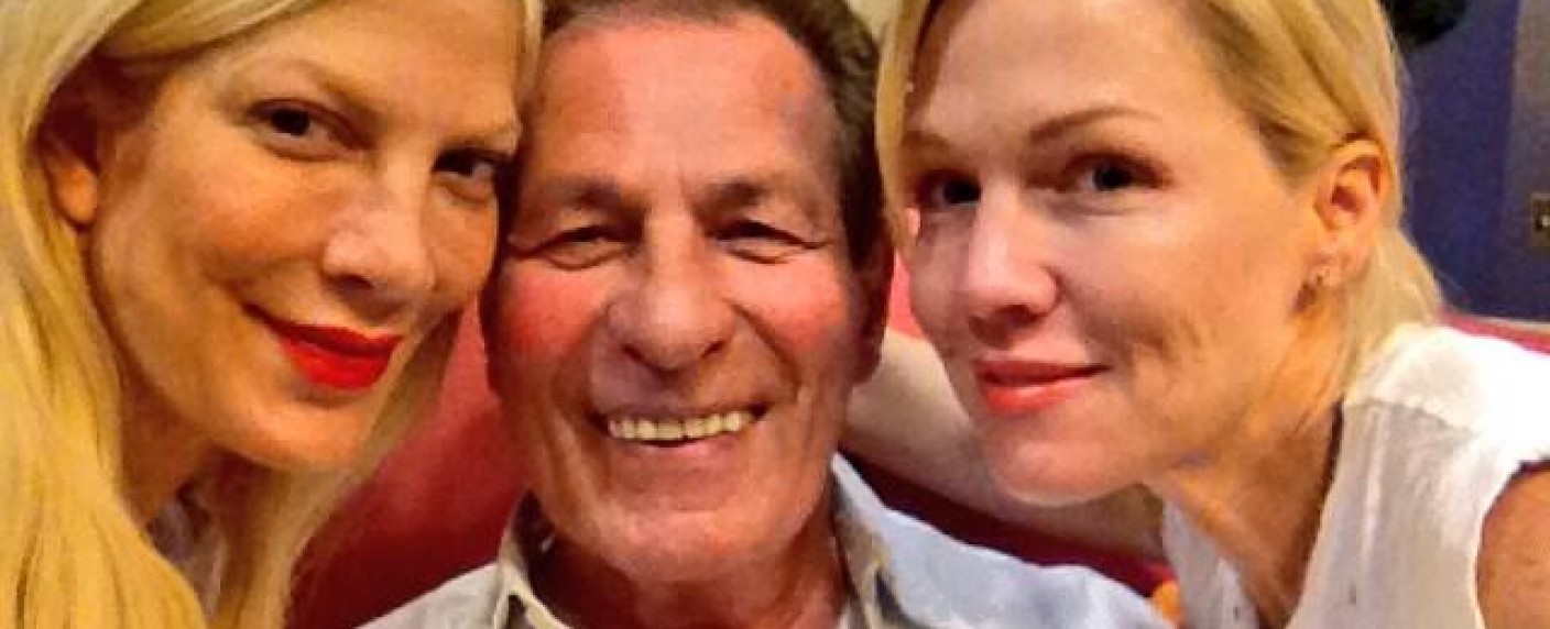 „Beverly Hills, 90210“: Joe E. Tata gestorben – Darsteller des beliebten Peach-Pit-Betreibers Nat wurde 85 Jahre alt – Bild: @torispelling auf Twitter