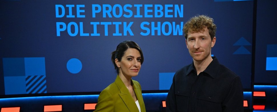 Linda Zervakis und Louis Klamroth moderieren „Die ProSieben Politik Show“ – Bild: ProSieben/Claudius Pflug