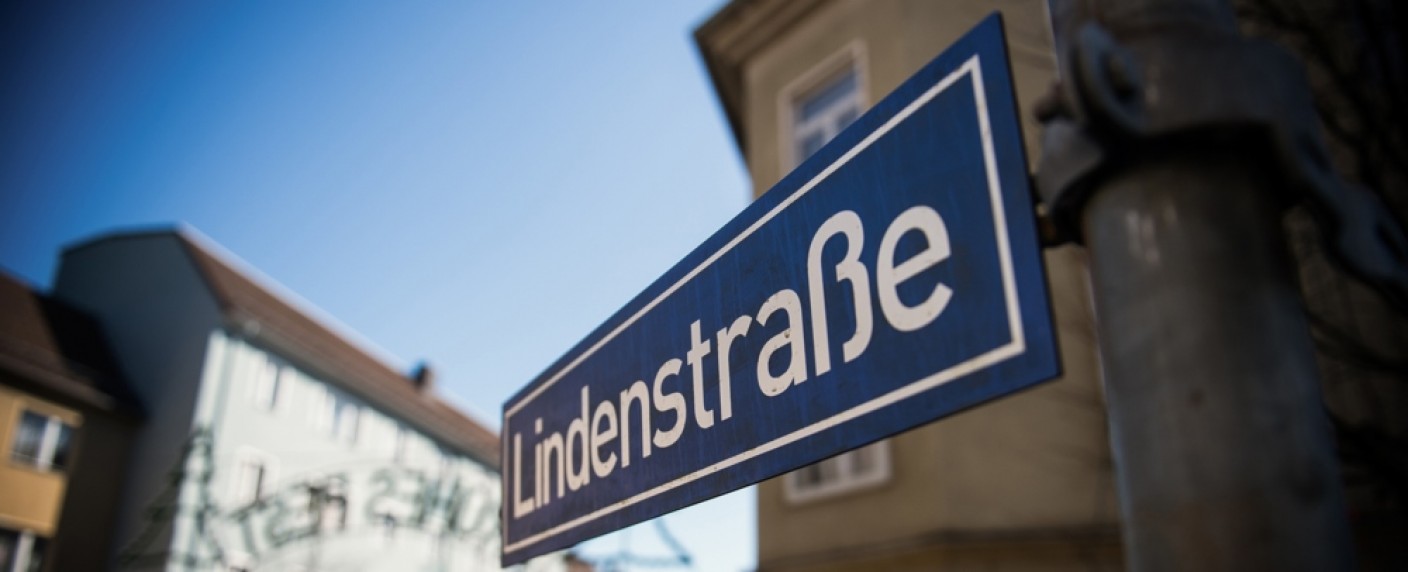 „Lindenstraße“: Kulissen und Requisiten landen im Museum – Eröffnung in Deutscher Kinemathek noch in dieser Woche – Bild: WDR/​Steven Mahner