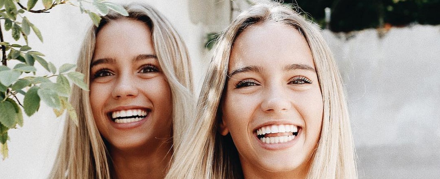 „The Dome“: Influencer Lisa & Lena moderieren Comeback – Namika, Revolverheld, Die Lochis als erste Acts bestätigt – Bild: Lisa und Lena/​Instagram
