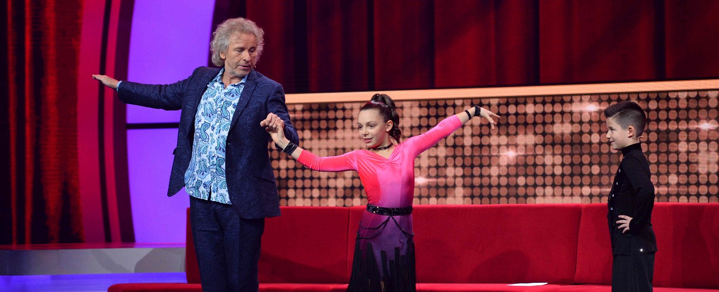 Quoten: „Little Big Stars“ weiter schwach, „Meet The Parents“-Auftakt enttäuschend – Tagessieg für „Tatort“, „Honigfrauen“ geben ab – Bild: Sat.1/​Willi Weber