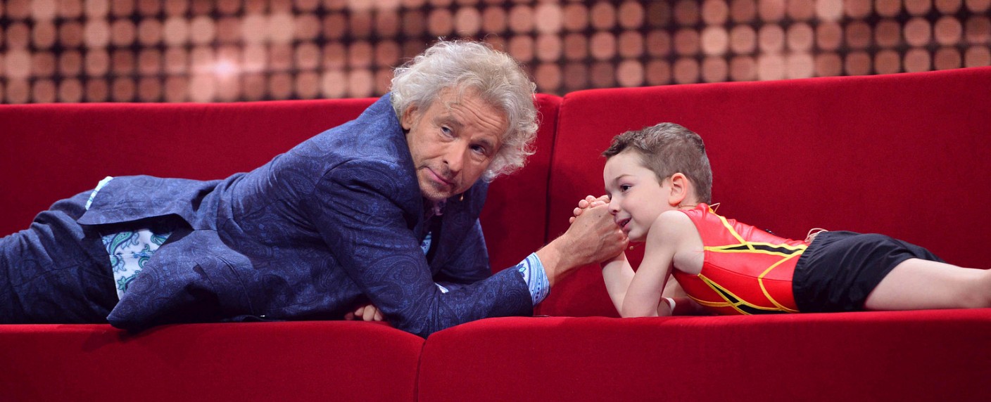 TV-Kritik: „Little Big Stars“: Gottschalk gegen das Schnipselwerk aus der Postproduktionshölle – Dilettantische Schnitte zerstören neue Sat.1-Kinder-Talentshow – Bild: Sat.1/​Willi Weber