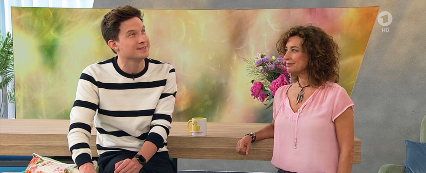 Feueralarm! 1001. „Live nach Neun“-Sendung unterbrochen – WDR-Studio in Köln während Live-Sendung evakuiert – Bild: Das Erste/​Screenshot