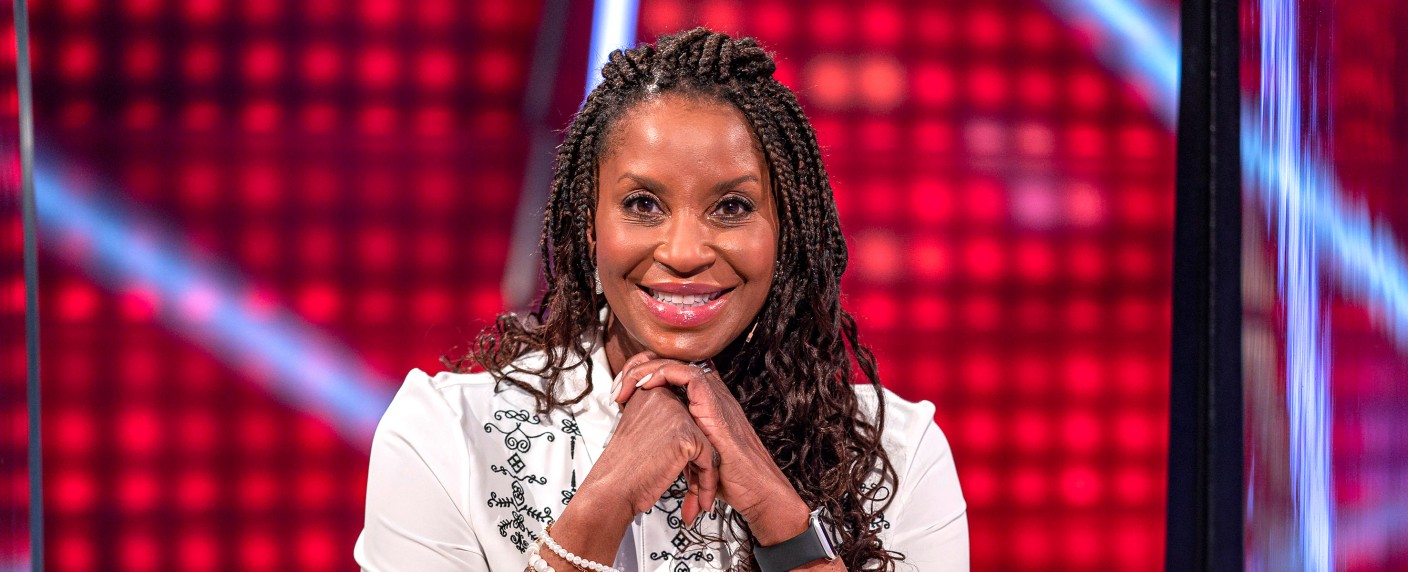 Ex-„Lindenstraße“-Star wird Flugbegleiterin – Schauspielerin Liz Baffoe schlägt beruflich neuen Weg ein – Bild: SWR/​Christian Koch,