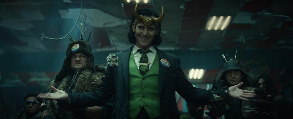 Loki for President? Der gehörnte Gott (Tom Hiddleston) ist ein begnadeter Trickster. – Bild: Disney