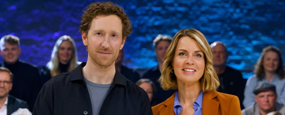 Louis Klamroth und Jessy Wellmer präsentieren die „Arena“ – Bild: WDR/Thomas Kierok
