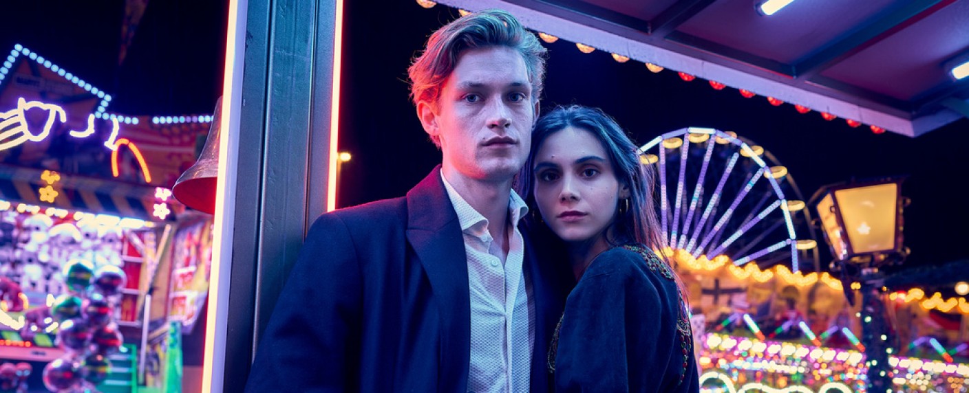 „Love Sucks“: Starttermin für ZDFneo-Vampir-Serie mit Damian Hardung verkündet – Unmögliche Liebe zwischen Vampir und Tochter von Vampirjägern – Bild: ZDF/​Frank Dicks