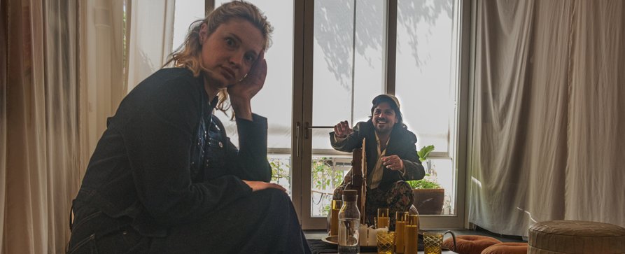 „Welcome to Hell“: ZDFneo dreht Impro-Comedy über verrückte Wohnungssuche in Berlin – Verzweifelte Protagonisten schließen Pakt, um Erfolgschancen zu verbessern – Bild: ZDF/Randy Schmidt „Welcome to Hell“: ZDFneo dreht Impro-Comedy über verrückte Wohnungssuche in Berlin – Verzweifelte Protagonisten schließen Pakt, um Erfolgschancen zu verbessern – Bild: ZDF/Randy Schmidt