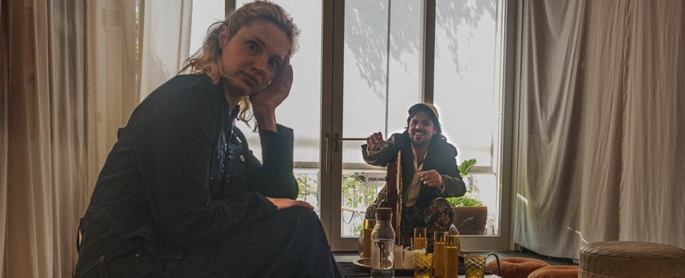 Luisa (Marta Kizyma) und Amir (Daniel Popat) in „Welcome to Hell“ (AT) – Bild: ZDF/Randy Schmidt