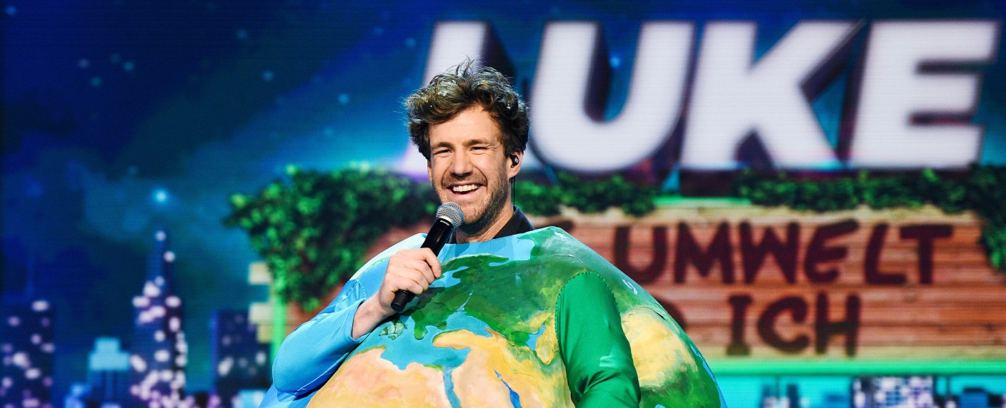 Quoten: Lukes Umweltshow floppt gnadenlos, fast zehn Millionen Zuschauer für „Nord Nord Mord“ – „First Dates Hotel“ verabschiedet sich top, RTL-Reportage zum Impfchaos bleibt blass – Bild: Sat.1/​Steffen Z. Wolff