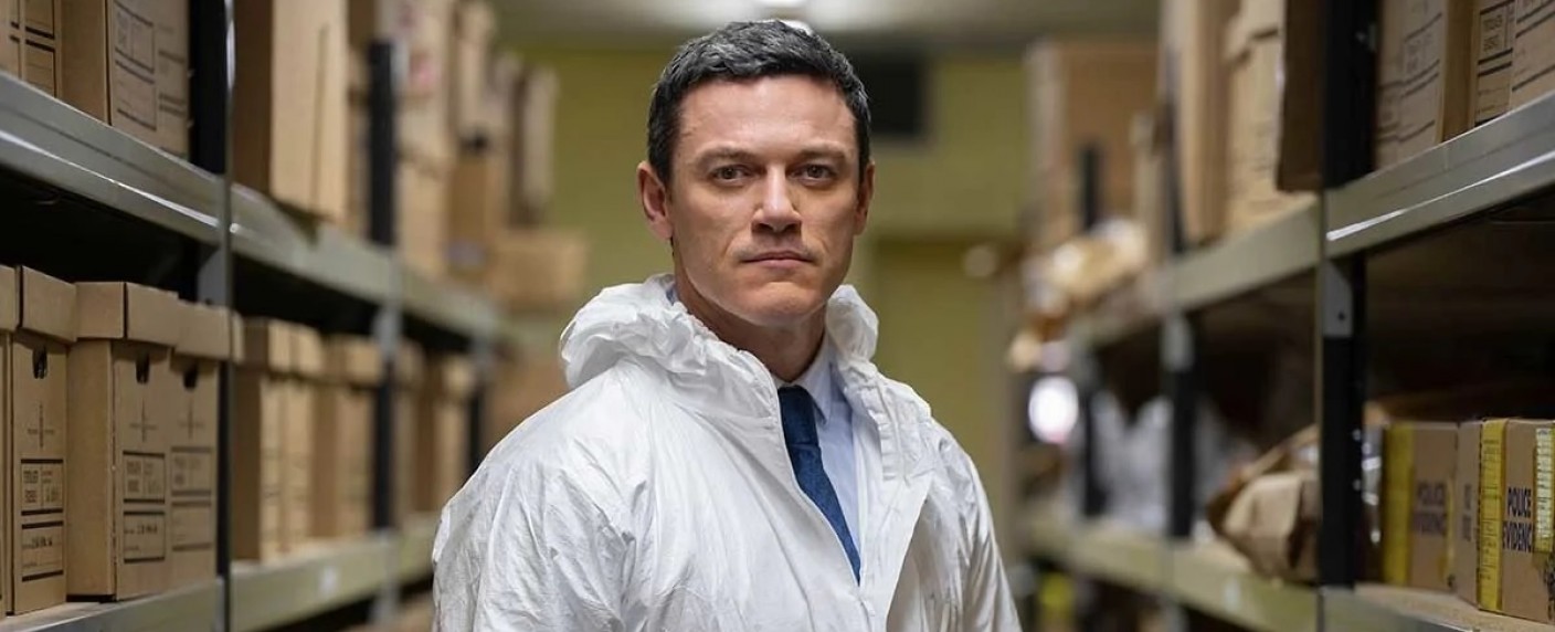 „The Pembrokeshire Murders“: MagentaTV zeigt britische True-Crime-Serie – Luke Evans („Der Hobbit“) jagt in Wales einen Serienkiller – Bild: ITV