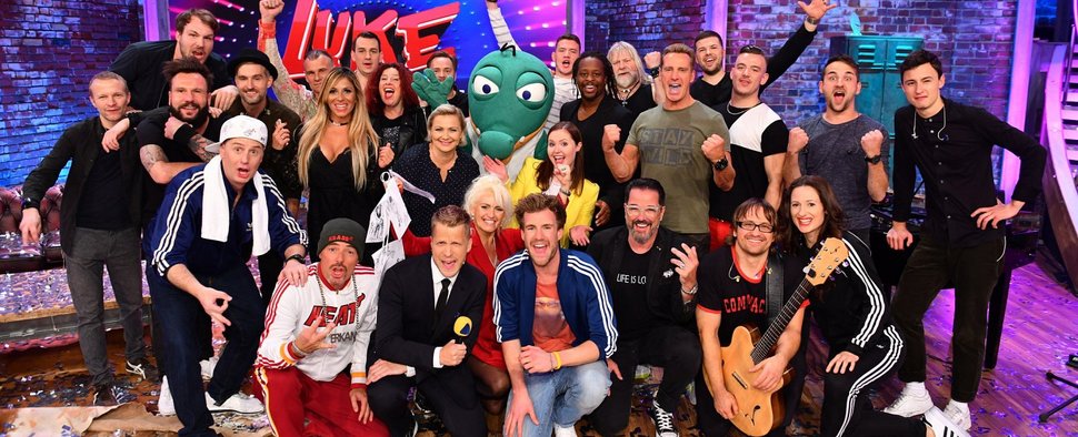 Luke Mockridge feierte die 2000er mit zahlreichen Gästen – Bild: Sat.1