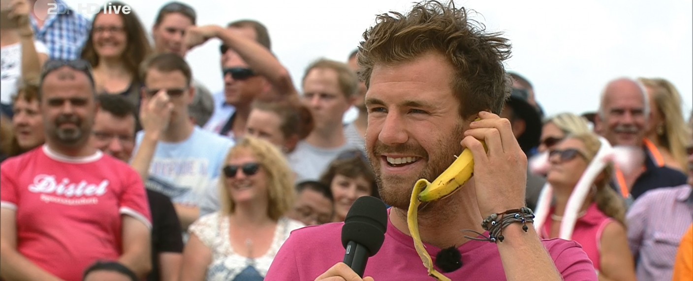 „Unkollegiales Verhalten“: Was steckt hinter Luke Mockridges peinlichem „Fernsehgarten“-Auftritt? – Comedian sorgte für Wutausbruch bei Andrea Kiewel – Bild: ZDF/​Screenshot