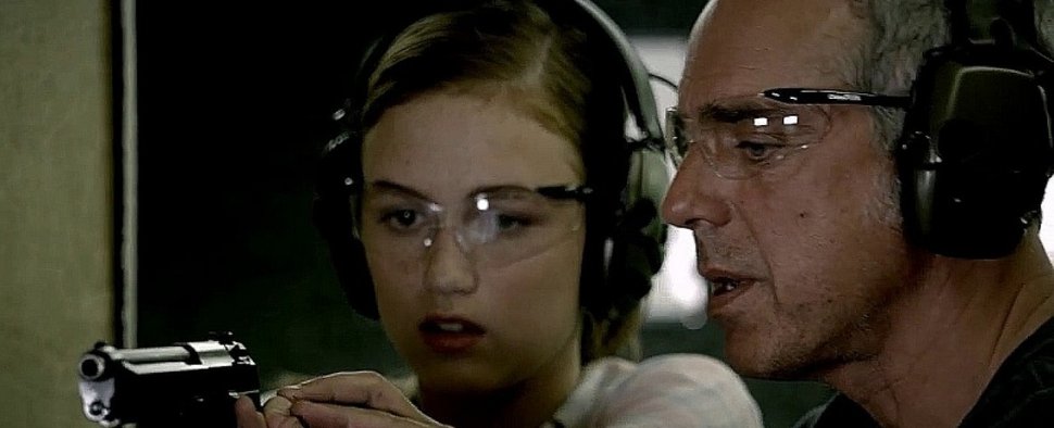 Darf vielleicht bald öfter schießen: Madison Lintz mit Titus Welliver in „Bosch“ – Bild: Amazon Studios