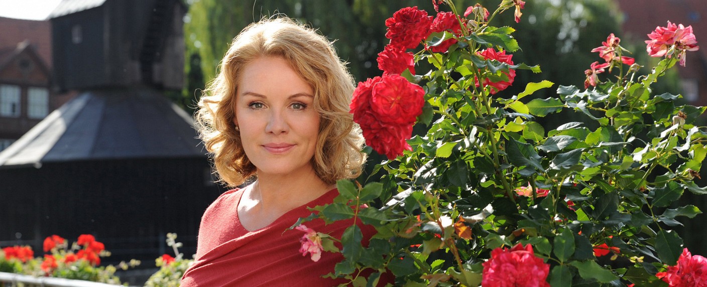 „Rote Rosen“: Maike Bollow wird neue Serienheldin – Dreharbeiten zur zehnten Staffel haben begonnen – Bild: ARD/​Michael Behns