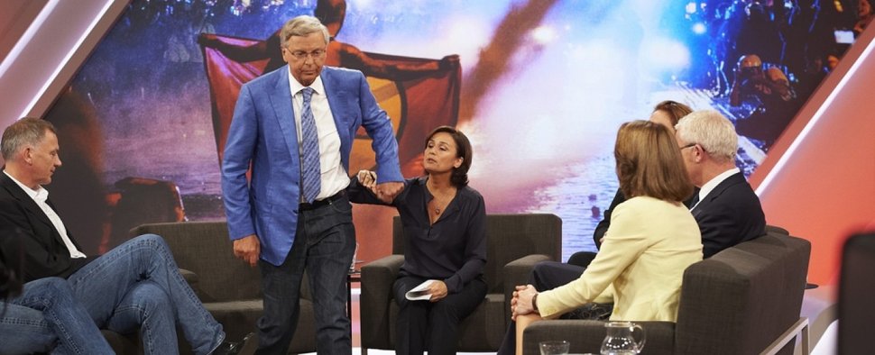 „Maischberger“: Wolfgang Bosbach verlässt wutentbrannt das Studio. – Bild: WDR/Melanie Grande