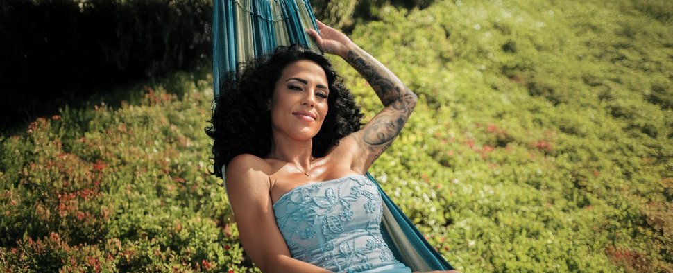 Elena Miras ist die neue Single-Lady bei „Make Love, Fake Love“ – Bild: RTL/Dustin Leonhard Grieß