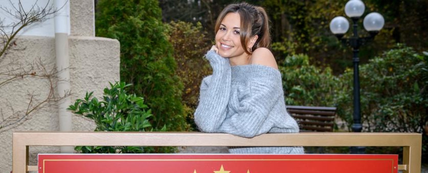 „Sturm der Liebe“: Sängerin Mandy Capristo übernimmt Gastrolle – Ex-Monrose-Mitglied spielt sich in ARD-Telenovela selbst – Bild: ARD/​Christof Arnold