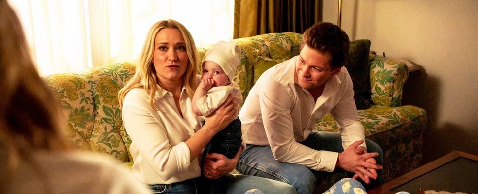 Mandy (Emily Osment) mit Baby CeeCee und Georgie (Montana Jordan) in „Young Sheldon“ – Bild: CBS