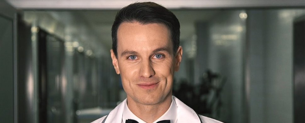 Marc Dumitru als Dr. Jan Kühnert in der Serie „Nachtschwestern“ – Bild: RTL