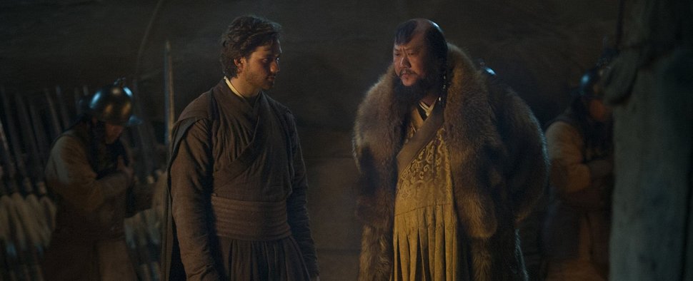 Marco Polo (Lorenzo Richelmy, l.) und Kublai Khan (Benedict Wong) in „Marco Polo“ – Bild: Netflix/Phil Bray