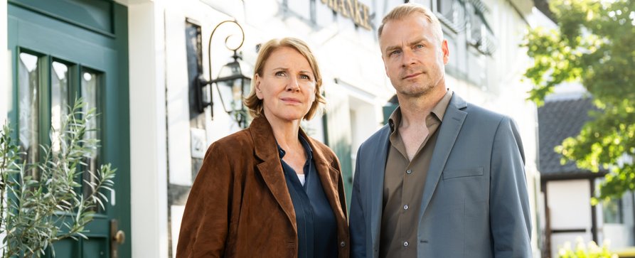 „Marie Brand“: Zwei neue Fälle der Krimireihe mit Mariele Millowitsch und Hinnerk Schönemann im Dreh – Analytische Kommissarin und instinktiver Kollege gehen in und um Köln wieder auf Mördersuche – Bild: ZDF/Martin Valentin Menke „Marie Brand“: Zwei neue Fälle der Krimireihe mit Mariele Millowitsch und Hinnerk Schönemann im Dreh – Analytische Kommissarin und instinktiver Kollege gehen in und um Köln wieder auf Mördersuche – Bild: ZDF/Martin Valentin Menke