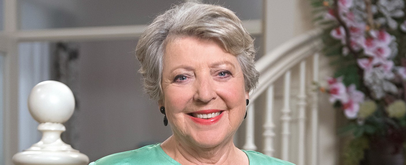 Marie-Luise Marjan bei „Rote Rosen“: Aus Mutter Beimer wird Frederike Prinzessin zu Lüdecke – Gastrolle für „Lindenstraße“-Urgestein in Telenovela – Bild: ARD/​Nicole Manthey