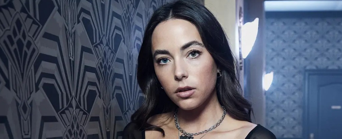 „The Watchful Eye“: Neue Thriller-Serie im Hitchcock-Stil startet noch im Januar – Ausführlicher Trailer zur neuen Serie aus dem Hause Disney – Bild: Freform