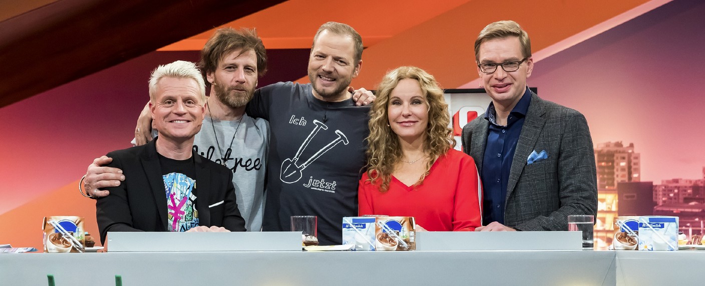Quoten: Mario Barth macht RTL froh, ZDF jubelt dank „Marie Brand“ – „Promibacken“-Finale in Sat.1 mit Rekord, Mystery-Serien auf ProSieben weiter schwach – Bild: MG RTL D/​Sebastian Drüen