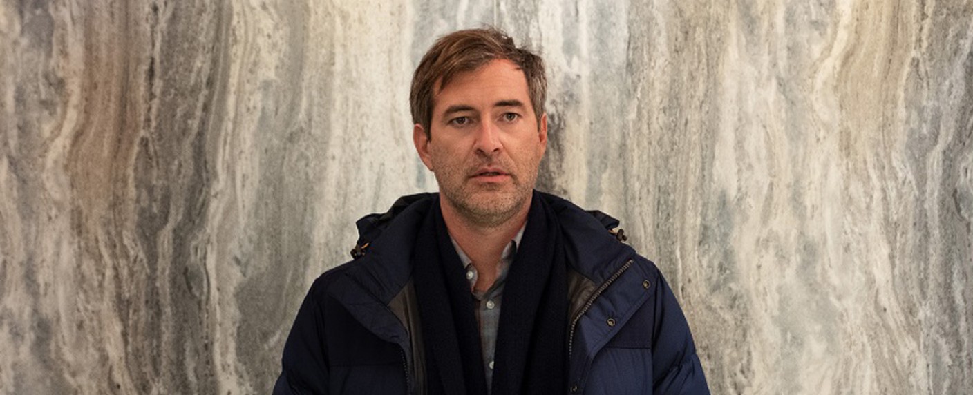 „Orphan“: Mark Duplass („The Morning Show“) ergänzt Besetzung mit „Grey’s Anatomy“-Star Ellen Pompeo – Hulu-Miniserie arbeitet den wahren Fall der Natalia Grace Barnett auf – Bild: Apple Studios