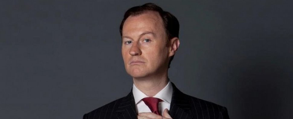 Mark Gatiss als Mycroft Holmes in „Sherlock“ – Bild: BBC One