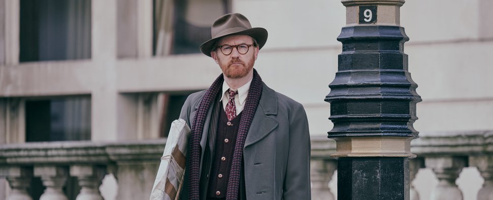 Mark Gatiss in „Bookish“ – Bild: UKTV