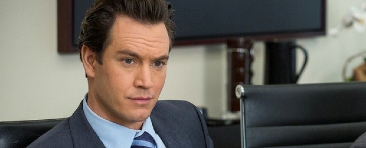 „Franklin & Bash“: Mark-Paul Gosselaar in FOX-Pilot „Pitch“ – Baseballspieler greift weiblichem Neuzugang unter die Arme – Bild: TNT