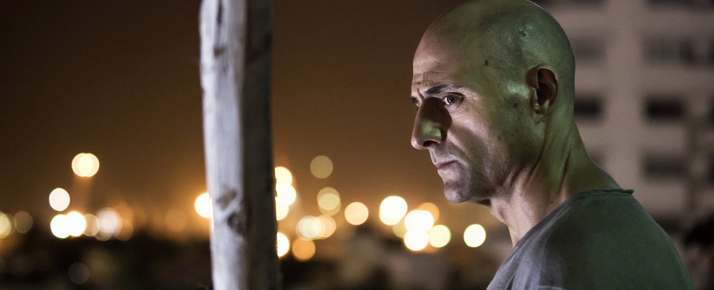 „Deep State“: Charismatischer Mark Strong hebt FOX-Verschwörungsdrama über Mittelmaß – Review – Serie erfindet das Genre nicht neu, bedient routiniert Fans – Bild: FOX Channel