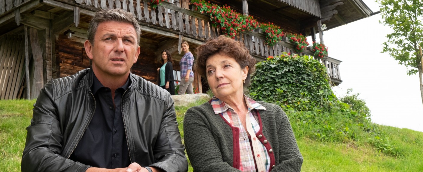 „Der Bergdoktor“ muss Platz für Handball machen – Kurzfristige Programmänderung im ZDF – Bild: ZDF/​Erika Hauri