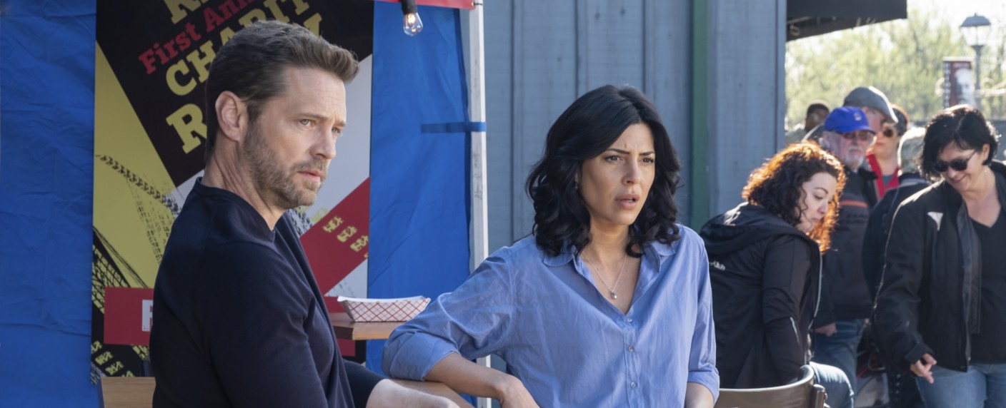 „Private Eyes“: Detective-Dramedy mit Jason Priestley endet mit Staffel fünf – Starttermin auch für zweite Staffel von „Nurses“ – Bild: Brooke Palmer/​13TH STREET