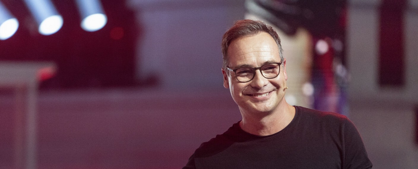 Matthias Opdenhövel bleibt nach Weggang von der „Sportschau“ dem Fußball treu – Opdenhövel wechselt für „ran“ und Shows zur Seven.One Entertainment Group – Bild: SAT.1/​Jens Hartmann