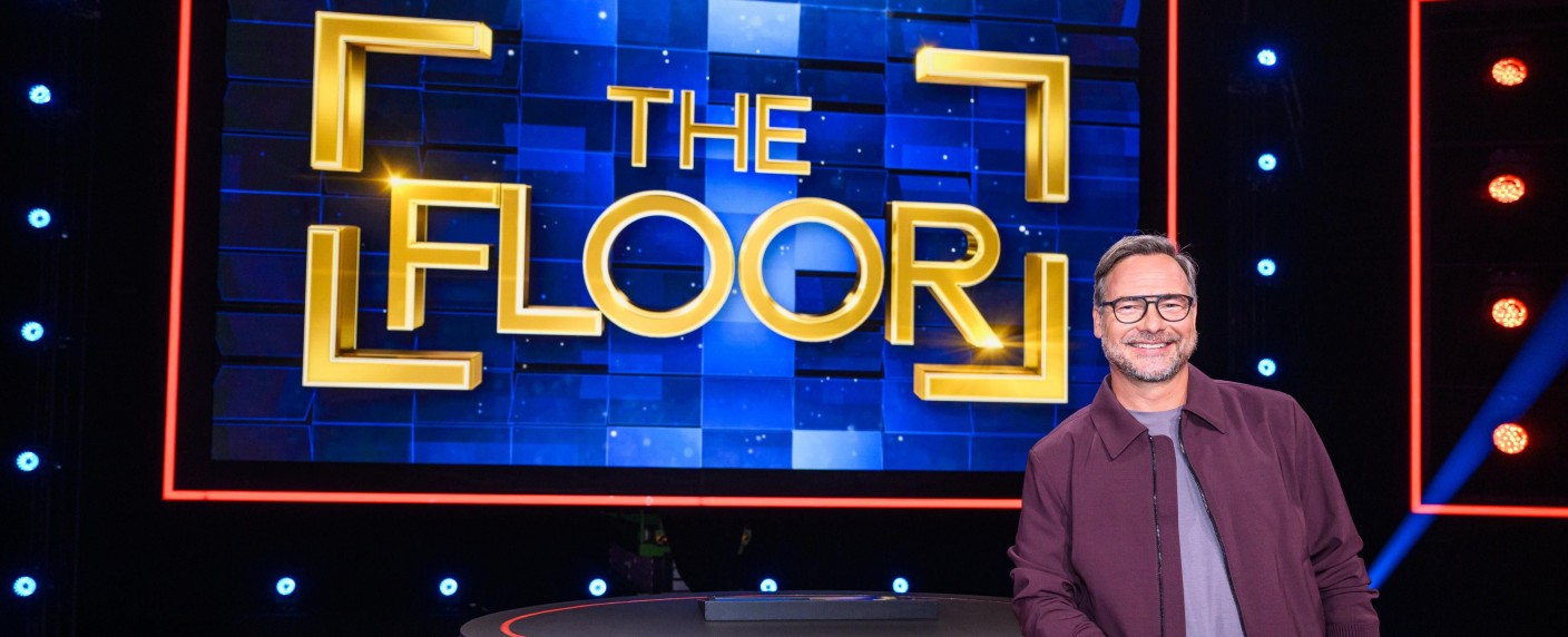 Quoten: „The Floor“ behauptet sich gut gegen Fußball und „GNTM“ – „Morlock Motors“ kehrt mit Rekord zurück, „Barcelona-Krimi“ insgesamt an der Spitze – Bild: Joyn/​Willi Weber