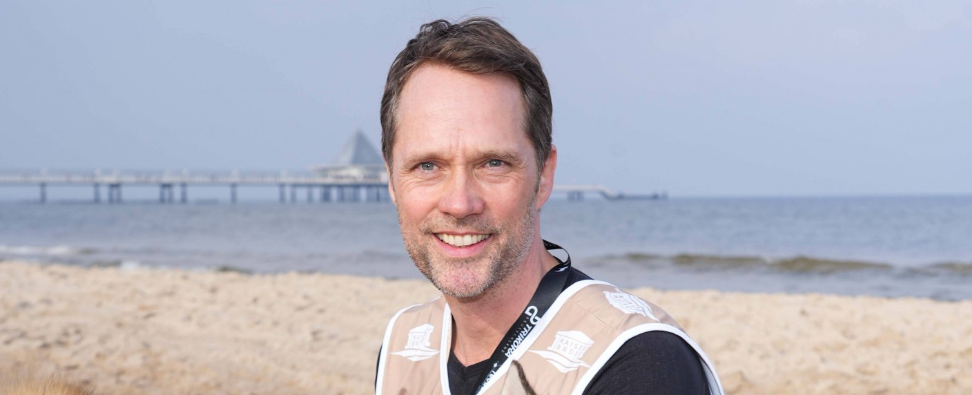 Matthias Schloo („Notruf Hafenkante“): „Es ist ganz schön, so ein bisschen unter dem Radar zu fliegen“ – Interview über das Erfolgsgeheimnis der ZDF-Serie, Polizeiarbeit, „Berlin, Berlin“ und vieles mehr – Bild: IMAGO/​BREUEL-BILD