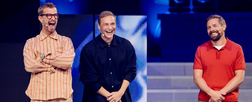 Matthias Schweighöfer (M.) ist in der neuen Staffel von „Joko & Klaas gegen ProSieben“ dabei – Bild: Joyn/Ralf Wilschewski