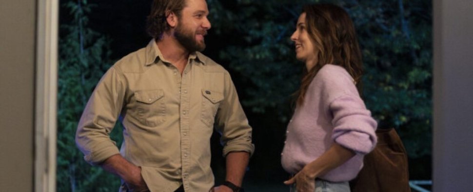 Max Thieriot und Alona Tal in der vierten Staffel von „Fire Country“ – Bild: CBS/Sergei Bachlakov