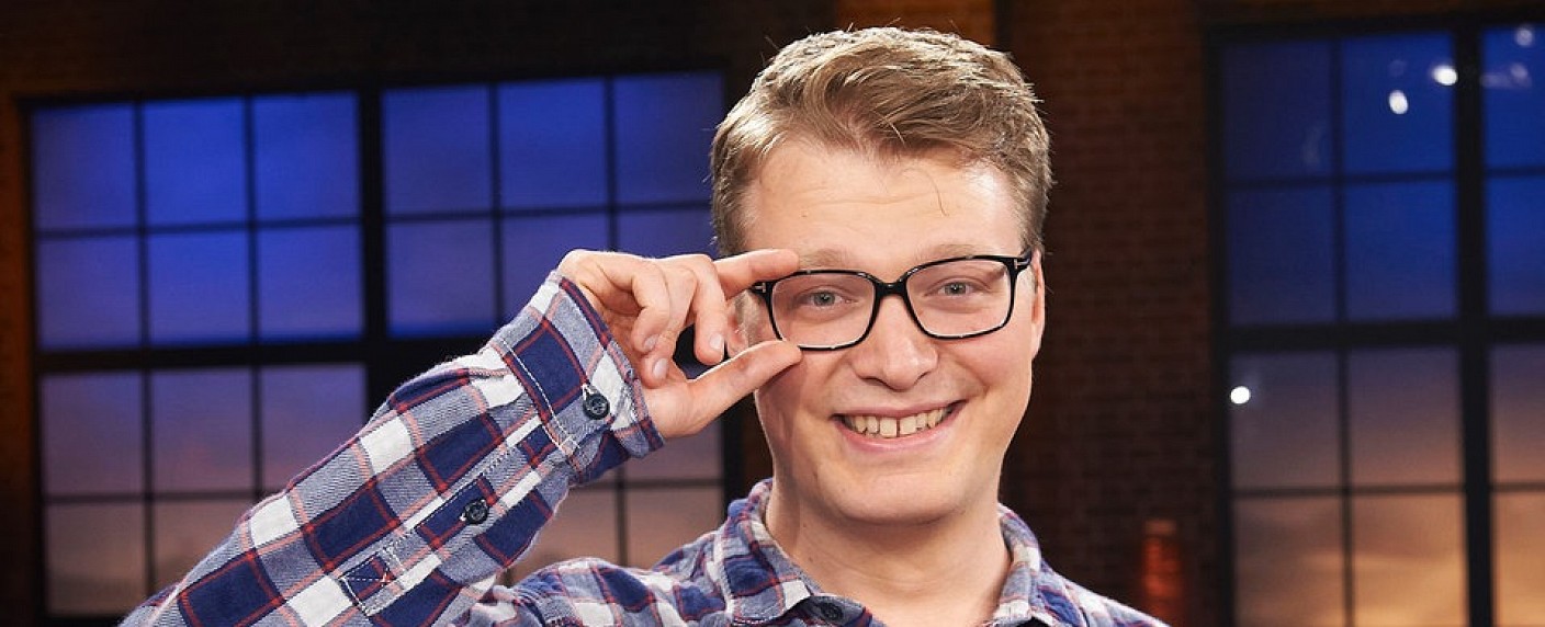 „Comedy Clip-Club“: Maxi Gstettenbauer präsentiert Fail-Videos bei RTL II – Neue Panelshow angekündigt – Bild: WDR/​Melanie Grande