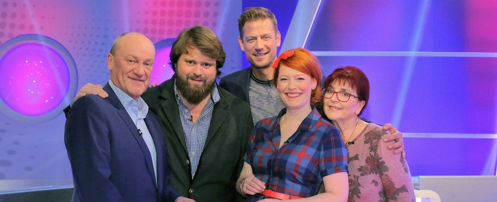 „Meister des Alltags“ mit (v. l.) Bodo Bach, Antoine Monot Jr., Florian Weber, Enie van de Meiklokjes und Alice Hoffmann – Bild: SWR/Peter A. Schmidt