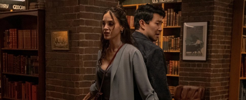 Melissa Barrera und Simu Liu in „The Copenhagen Test“ – Bild: Peacock