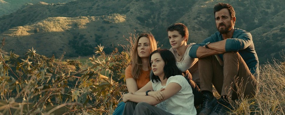 Melissa George, Gabriel Bateman, Logan Polish und Justin Theroux in „Moskito-Küste“ – Bild: AppleTV+